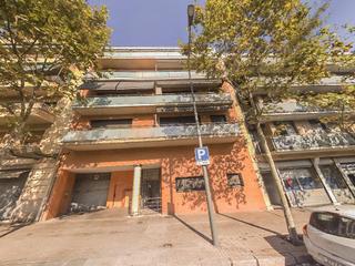 Aparcament cotxe a De garcilaso 123. Plaza de aparcamiento para coche pequeño 4m x 2,24m