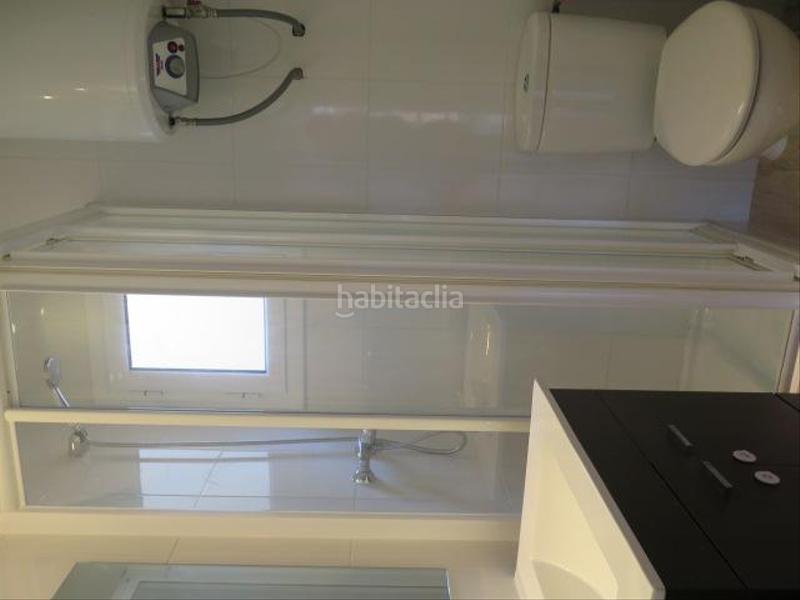 Foto c1fb3b75-ab1f-4b23-9d98-714daecc0f5d. Edificio en La Teixonera Barcelona