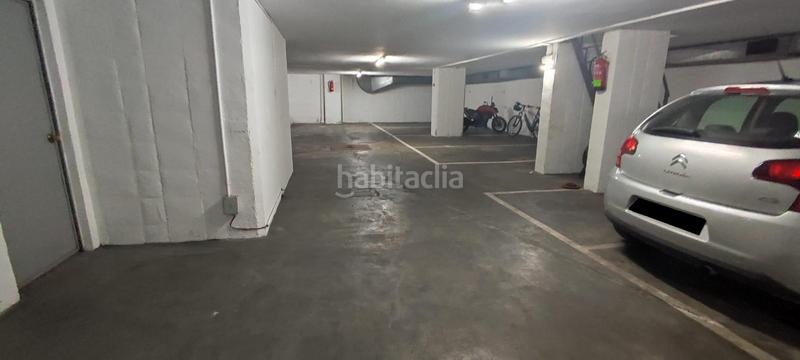 Foto df623a9e-b61a-46b0-94d0-67a1d47b02c0. Parking coche en L´Antiga Esquerra de l´Eixample Barcelona