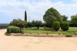 Masia a Vilobí d´Onyar. Bonita masia con enorme finca en salitja