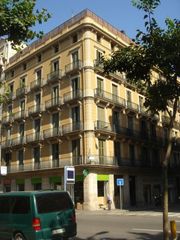 Etagenwohnung in St. Pere - Sta. Caterina - El Born. Despacho de 21,49m2 convertido en piso.