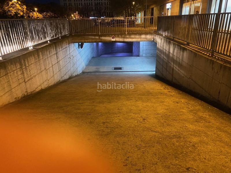 Foto 5705a302-fdbe-4203-ab62-f4c609cb4707. Alquiler parking coche plaça de aparcamiento para coche grande en Girona