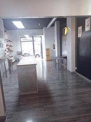 Business premise in Comte de vilardaga 114. Local en mas llui,  zona comercial, en perfecto estado, salida d