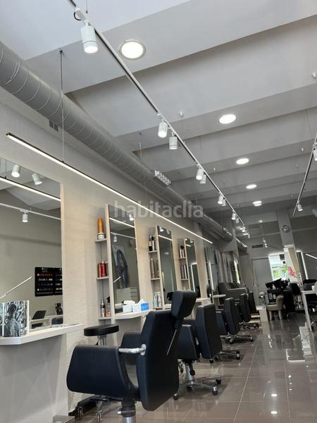 Foto 34700026-5b2e-44f6-9e7c-610faa9b6ade. Traspaso local comercial quieres montar tu propio negocio de peluquería?.. en Girona
