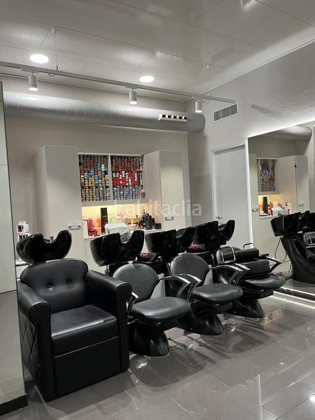 Foto 4f17239a-afa9-4bb8-9438-eab678dc3290. Traspaso local comercial quieres montar tu propio negocio de peluquería?.. en Girona