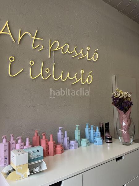 Foto 531b7154-3985-4b33-8913-4674ea041e4f. Traspaso local comercial quieres montar tu propio negocio de peluquería?.. en Girona