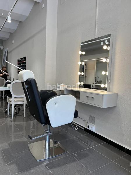 Foto 93b458ae-27a9-4df4-b976-2df68024f827. Traspaso local comercial quieres montar tu propio negocio de peluquería?.. en Girona