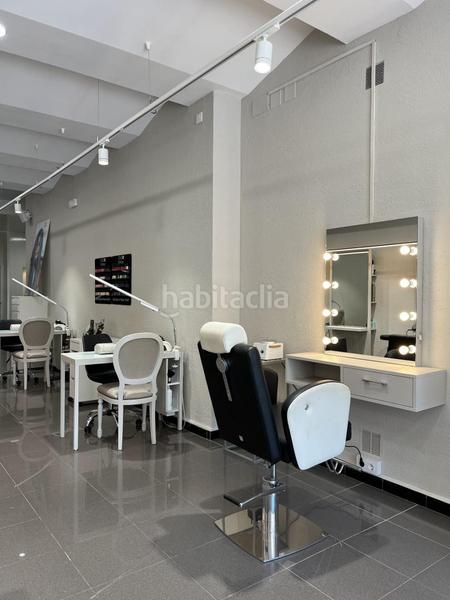 Foto ca095bbe-b9c2-4950-ad1c-d76b0e395535. Traspaso local comercial quieres montar tu propio negocio de peluquería?.. en Girona
