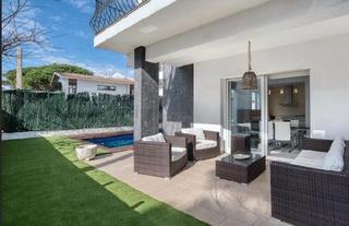 Casa a Puig Ses Forques - Torre Colomina. Casa en 2 linea de mar con jardín y piscina