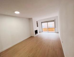 Pis a Angel guimer 63. Piso semireformado  plaza de parking a la venta en el centro de