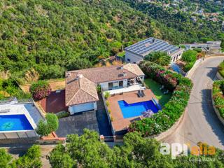 Xalet  De zuric. Un chalet  muy amplio con piscina y atractivo espacio exterior e