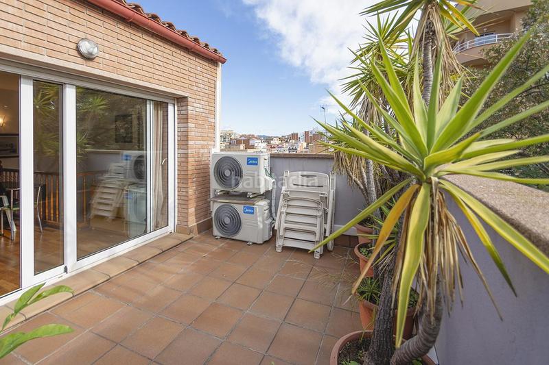 Foto 12a17004-284b-4b12-9278-11562aae67e0. Chalet mit heizung parking in Sant Andreu de Palomar Barcelona