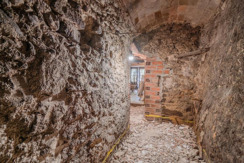 Foto 547fa4df-e7cb-4109-b699-83cd3623b178. Casa adosada exclusiva apialia. tenemos una casa de pueblo, de piedra, para realizar una reforma integral. en Sant Joan de Mollet