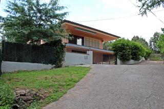 Maison à Quart. Presentamos esta fantástica vivienda de 356m, ubicada en una amp
