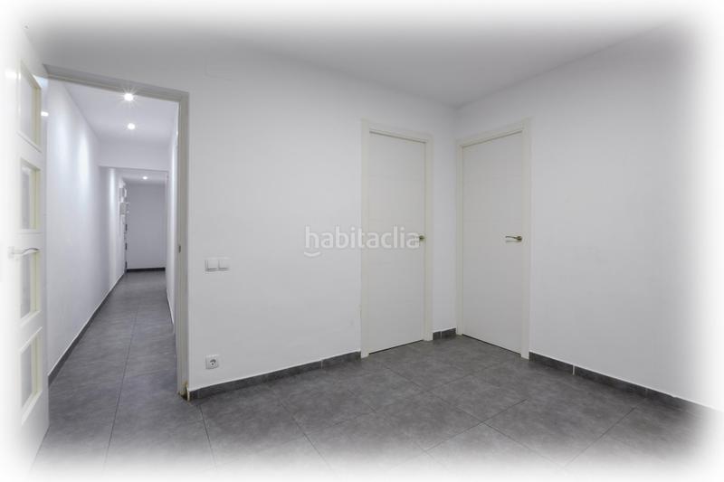Foto 5b36df09-a618-4dc8-a842-a624ad79e876. Flat with heating in Can Vidalet Esplugues de Llobregat