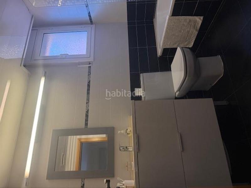 Foto 60cb9134-bd4f-4d8d-bf13-bf01983c6ed2. Casa adossada amb calefacció aparcament piscina a Barcelona