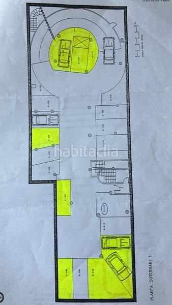 Foto fd5d3f5f-e9d0-4d74-8f2c-383dcfcccc93. Car parking in Raval Barcelona