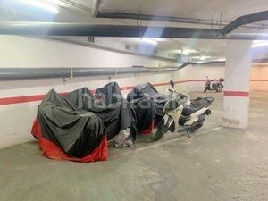 Foto d3abc5bd-087d-48a5-8542-8459486970af. Aparcament cotxe a Sant Antoni Barcelona