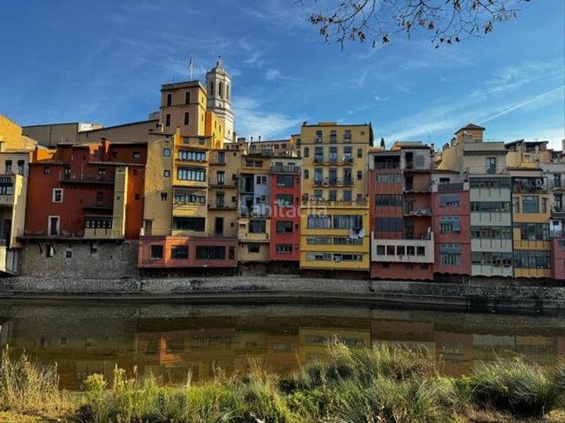 Foto 7f2e4a01-0210-4ee7-8bde-9266b2285376. Autoparkplatz in Eixample Nord Girona