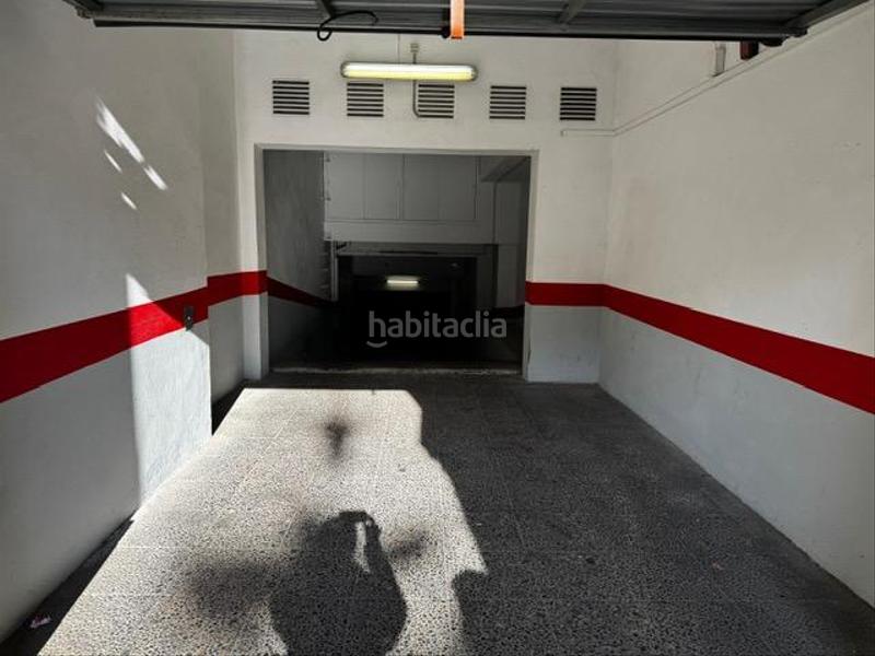 Foto c77363a6-650e-42e7-8141-c8e970a4405b. Autoparkplatz in Eixample Nord Girona