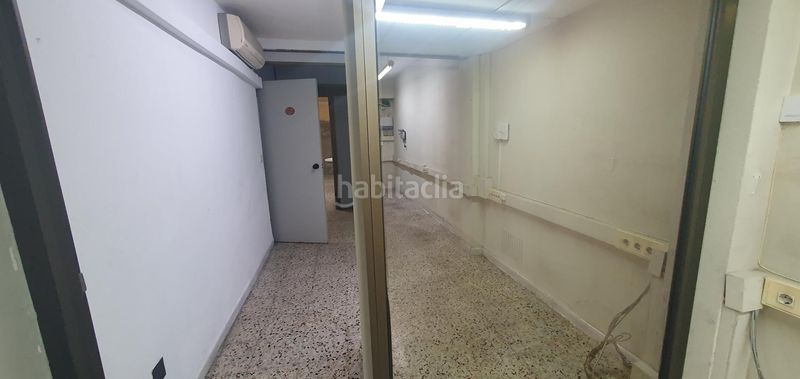 Foto fb112d47-036a-4560-bd53-9cd2e1373410. Local comercial a El Camp de l´Arpa del Clot Barcelona
