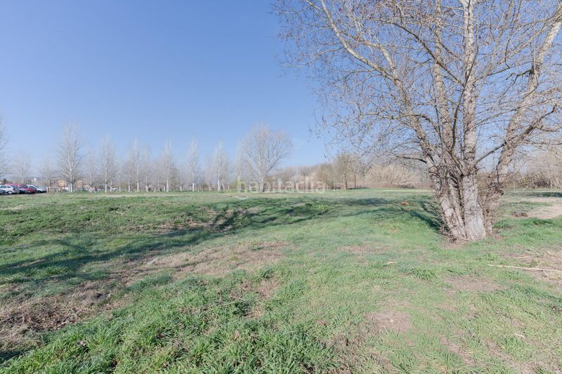 Foto 3676b673-cea9-4fae-8f5e-203c26a808ff. Aparcament cotxe a Barri Vell Salt