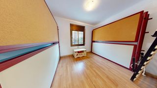 Apartament a El Poal. Apartamento con piscina y parking en el poal  castelldefels  2 h