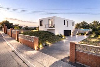Xalet a Masquefa. Casa de obra nueva con piscina en can valls masquefa