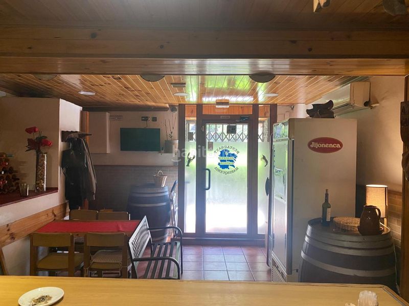 Foto c8de92b6-d2de-402a-888c-c1ec2ee8552c. Local comercial se pone a la venta emblemático restaurante en la beguda baixa a pie de carretera, en Sant Llorenç d´Hortons