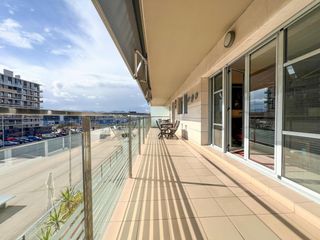 Etagenwohnung  Mar d'alborán. Piso con terraza de 26 m y vistas al mar junto al puerto de bada