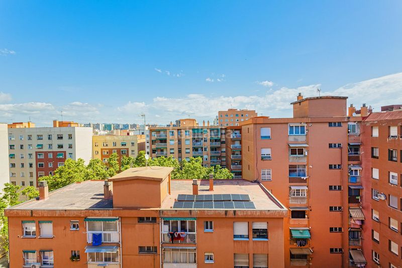 Foto 49d7ae2a-42b5-4448-9b21-e3c39df9a5ca. Àtic a Sant Martí de Provençals Barcelona