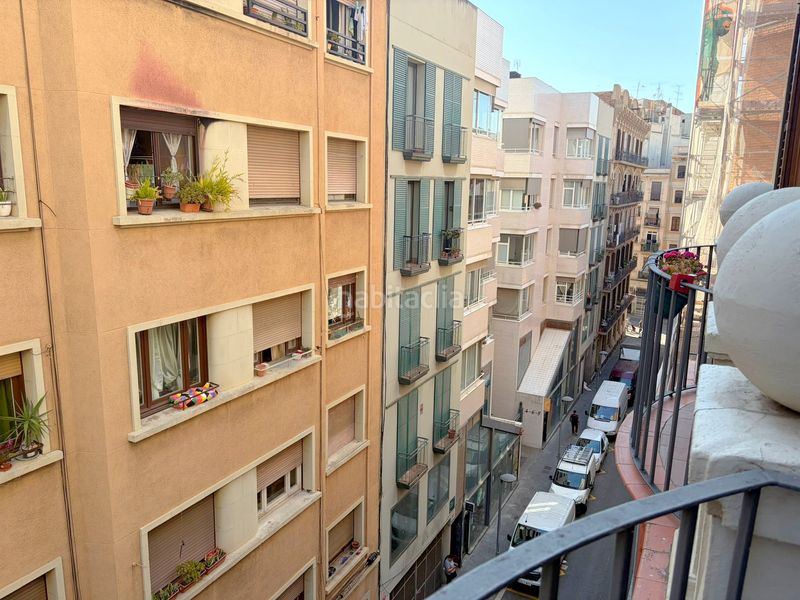 Foto c9026074-09d4-4581-9cdc-6a793d4de0e8. Pis a Raval Barcelona