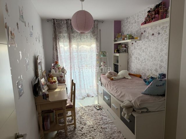 Foto ae43b655-1e59-4ded-9a50-983116332d17. Àtic amb calefacció aparcament a Santa Eugenia Girona
