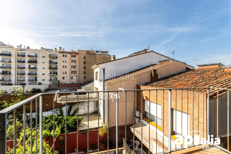 Foto 7a119162-aaae-41c7-82ab-3ee276d86fd6. Casa adossada amb calefacció aparcament a Gràcia Sabadell