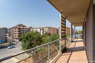 Flat in Eixample Sud-Migdia. Amplitud, luz y calidad de vida a un paso del centro de girona.