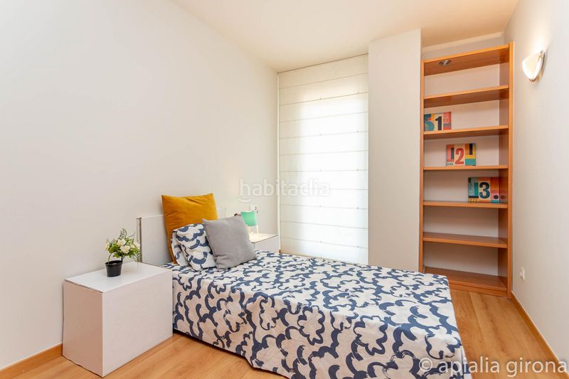 Foto 69a3a8bf-efee-4106-8306-87d574966a7f. Pis amb calefacció aparcament a Eixample Sud-Migdia Girona