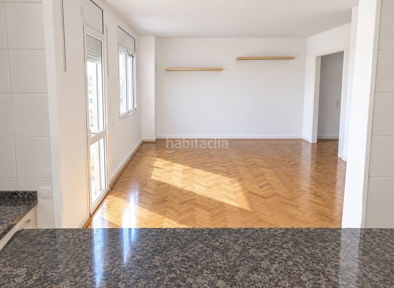 Foto a01ddfaf-330e-4e30-95cc-7898499521f1. Àtic amb calefacció a Eixample Nord Girona