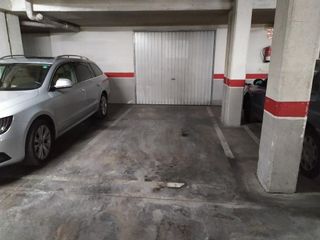 Parking coche  Cortes valencianas. Garaje en venta en barrio del pilar.