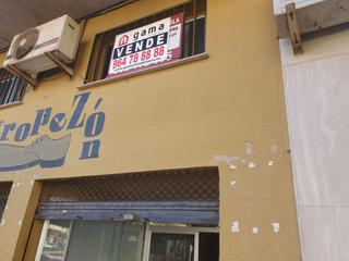 Local commercial  Primero de mayo. Local com. en venta en betxi.