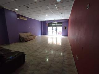 Locale commerciale  Comanda de fadrell. Local com. en venta en plaza dr. marañón, 1 despacho.