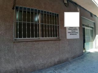 Local Comercial  Carrer de l'estatut. Local com. en venta en capuchinos, 1 despacho.