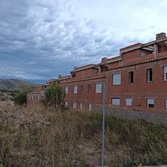 Édifice à Carrer de la constitució 41. Edificio en venta en figueroles.