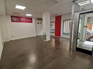 Lloguer Local Comercial  Carrer ample. Local com. en alquiler en centro, 1 despacho.