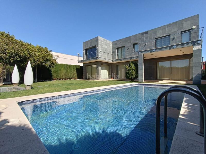 Foto 0b97b3b5-8b9b-4269-83bd-c70d160d131d. Xalet amb aparcament piscina a Playa Burriana