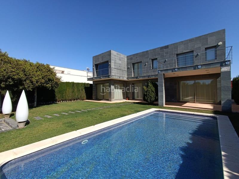 Foto 18b1d269-61f5-4319-8aa3-43a5710dfe41. Xalet amb aparcament piscina a Playa Burriana