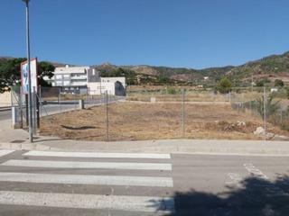 Terreny residencial  9 de octubre. Solar en venta en benifairo de les valls.