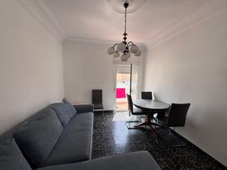 Pis  Industria. Piso en venta en centro, 5 dormitorios.