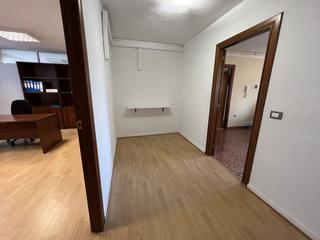 Location Bureau  Hernan cortes. Despacho en alquiler en centro  casco histórico, 4 dormitorios.