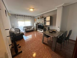 Appartement  Reina violant d`hongria. Piso en venta en centro, 4 dormitorios.