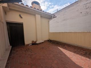 Casa en Plaza Illes Columbretes. Casa en venta en centro, 8 dormitorios.